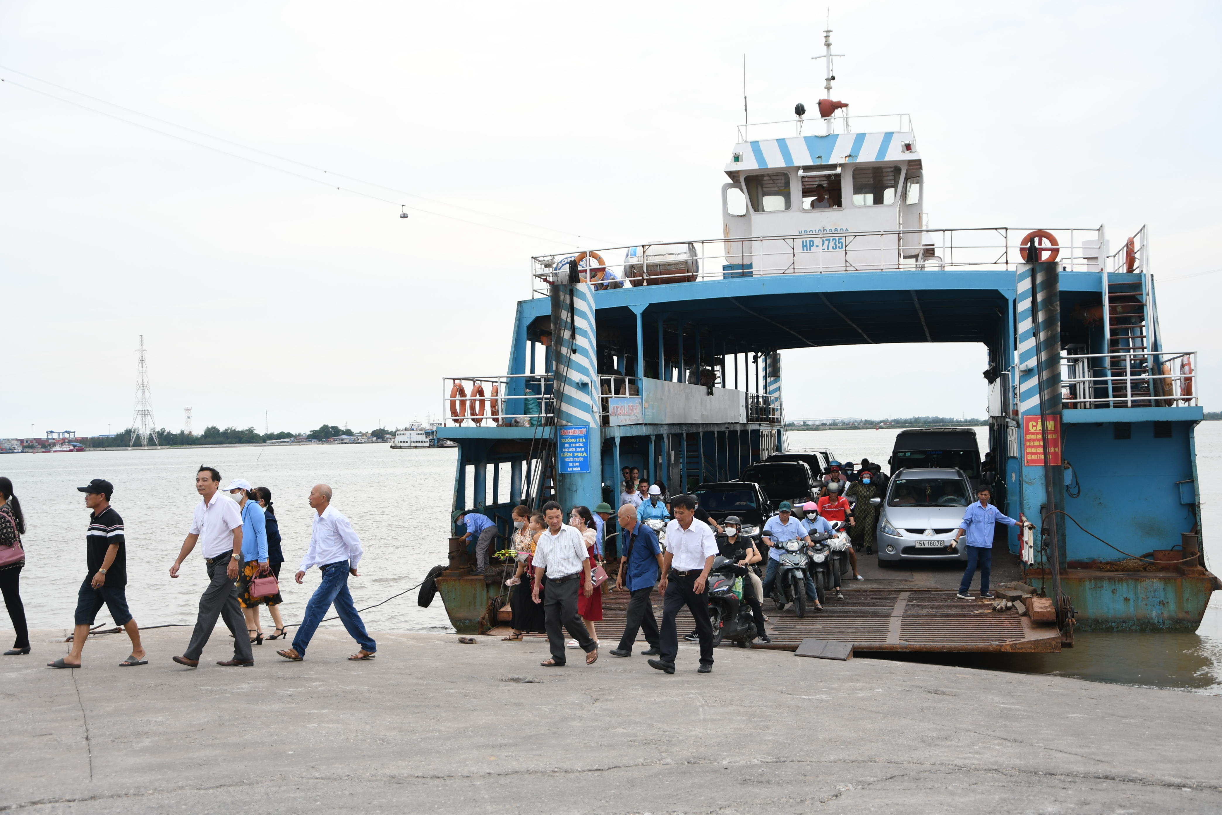 Duy trì trật tự an toàn giao thông trên tuyến đường 356, đoạn Đình Vũ - bến phà Gót